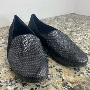 Ecco Black Leather Textured  Black Loafers Size 38 US 8